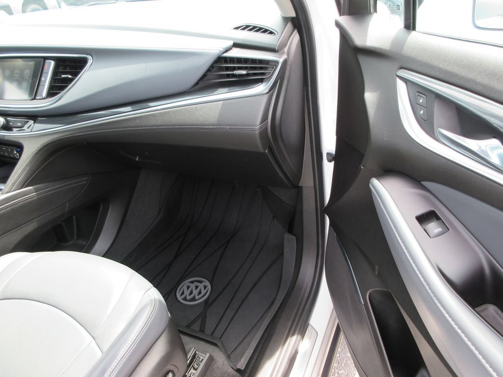 Certified 2019 Buick Enclave Essence FWD image 18