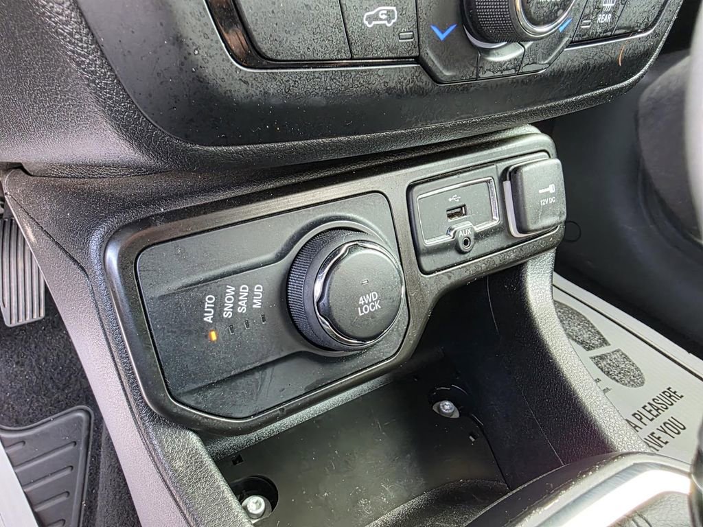 Used 2023 Jeep Renegade Altitude image 21