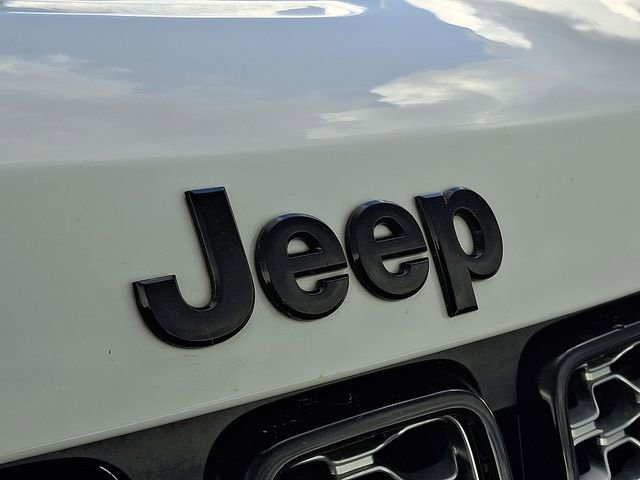 Used 2021 Jeep Grand Cherokee Laredo X AWD/4WD image 30