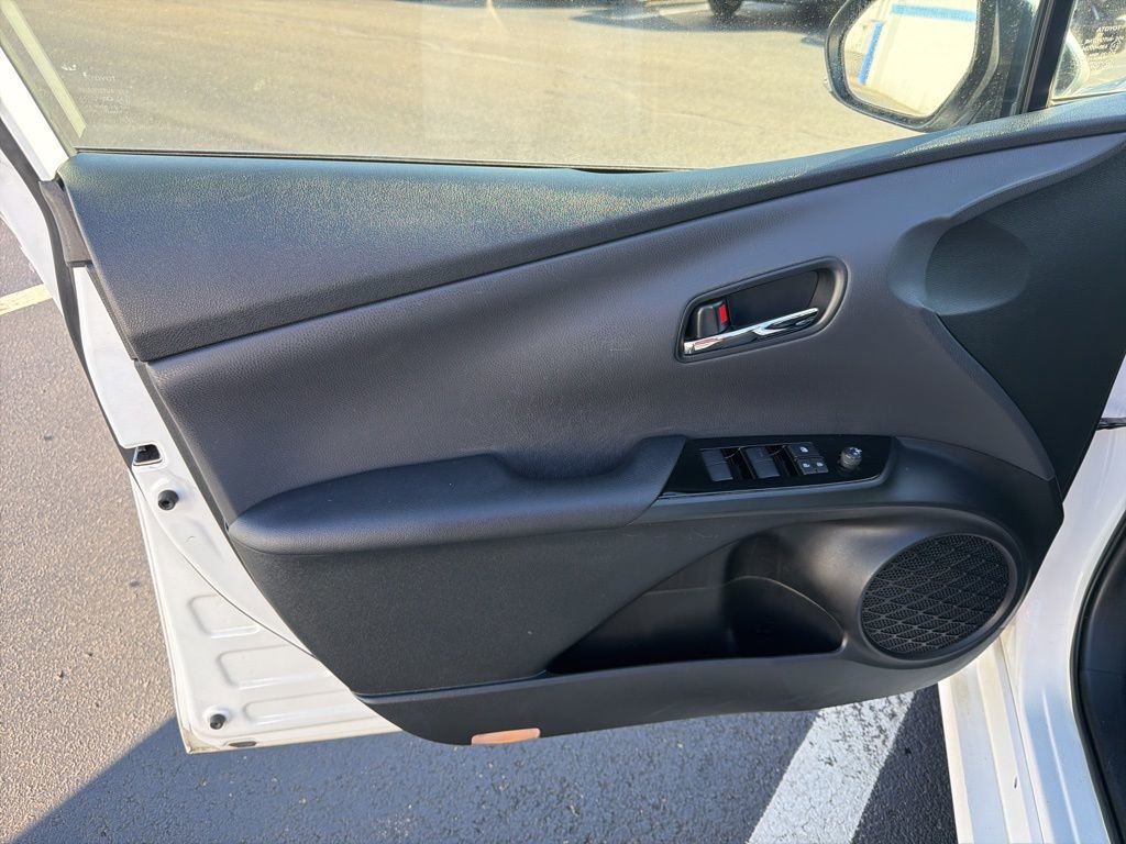 Used 2021 Toyota Prius LE image 18