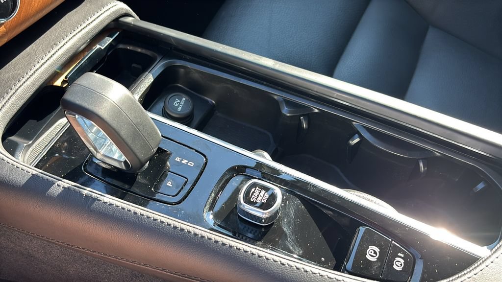 Certified 2025 Volvo XC90 T8 Plus AWD/4WD image 23