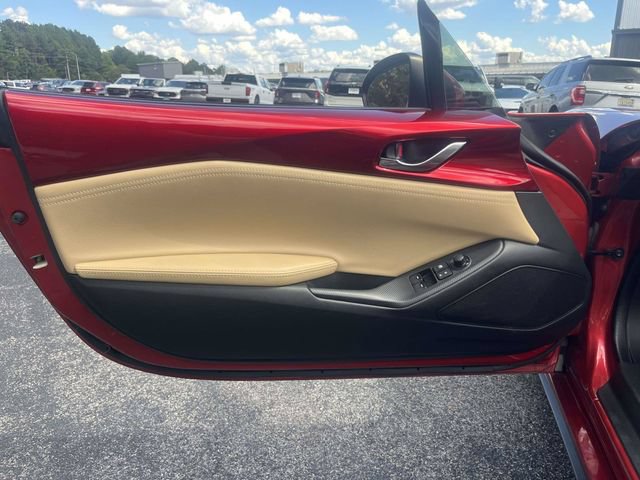 Used 2019 MAZDA MX-5 Miata RF Grand Touring RWD image 16