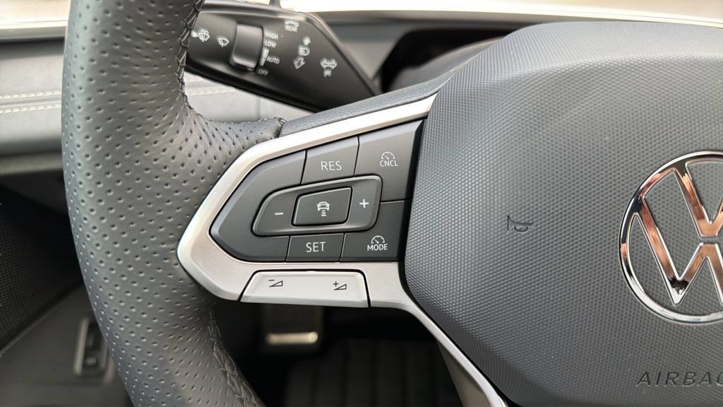 New 2026 Volkswagen Tiguan SE R-Line FWD image 21