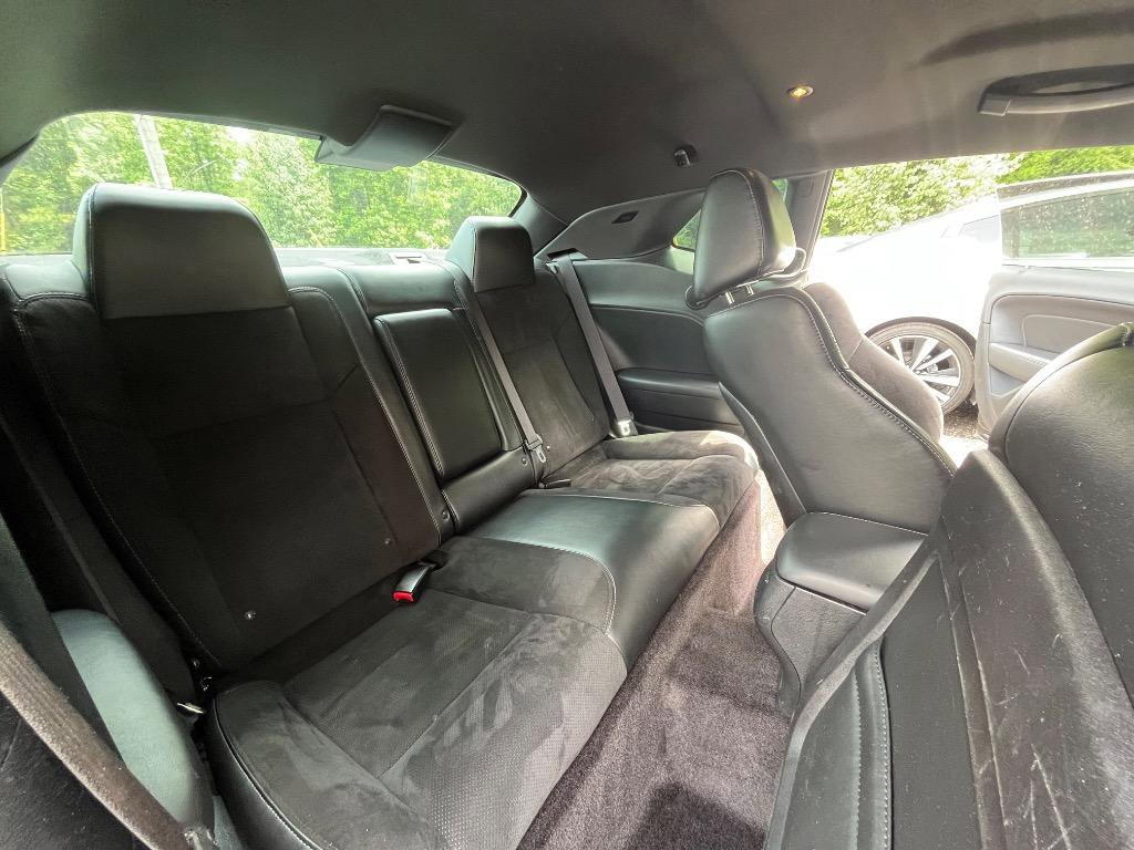 Used 2018 Dodge Challenger R/T Scat Pack w/ Dynamics Package RWD image 29