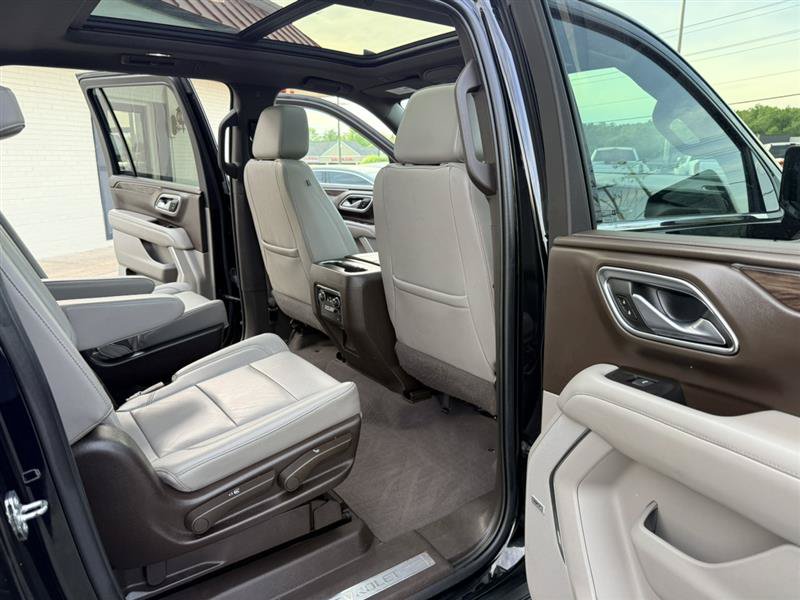 Used 2022 Chevrolet Suburban LT w/ LT Signature Package AWD/4WD image 16