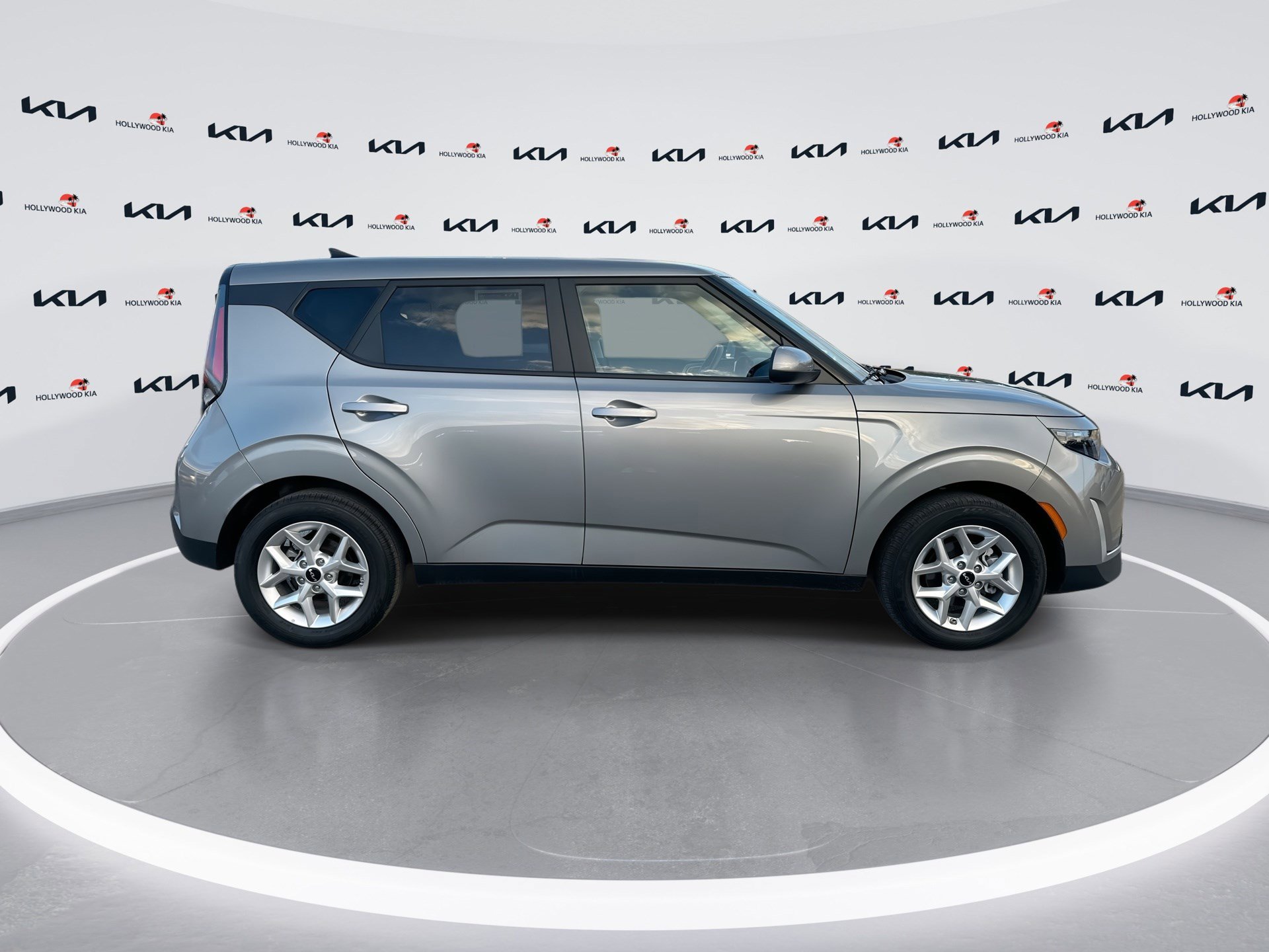 Certified 2025 Kia Soul LX FWD image 9