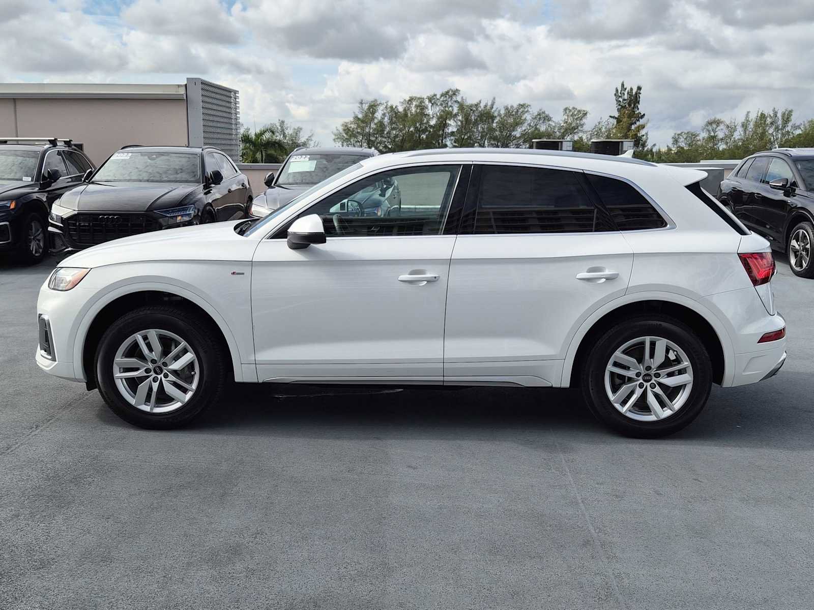 Certified 2023 Audi Q5 2.0T Premium w/ Convenience Package image 3