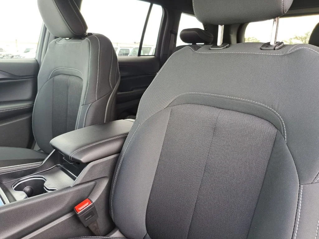 New 2026 Jeep Grand Cherokee Laredo RWD image 17