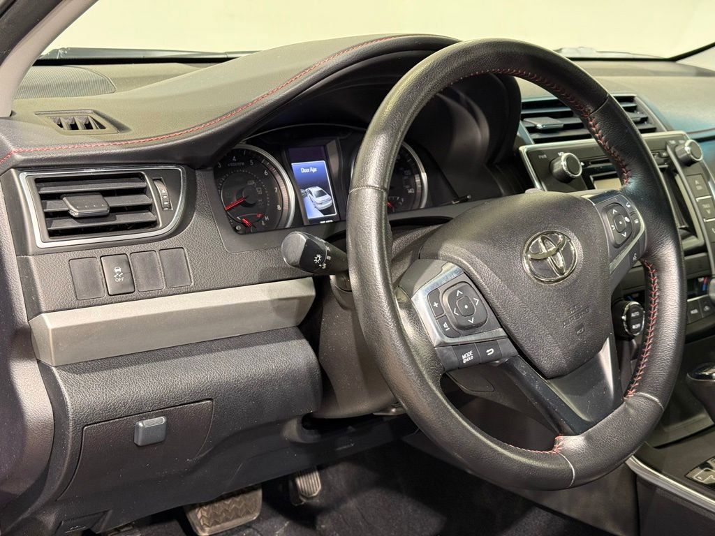 Used 2015 Toyota Camry XSE w/ Moonroof Package FWD image 16