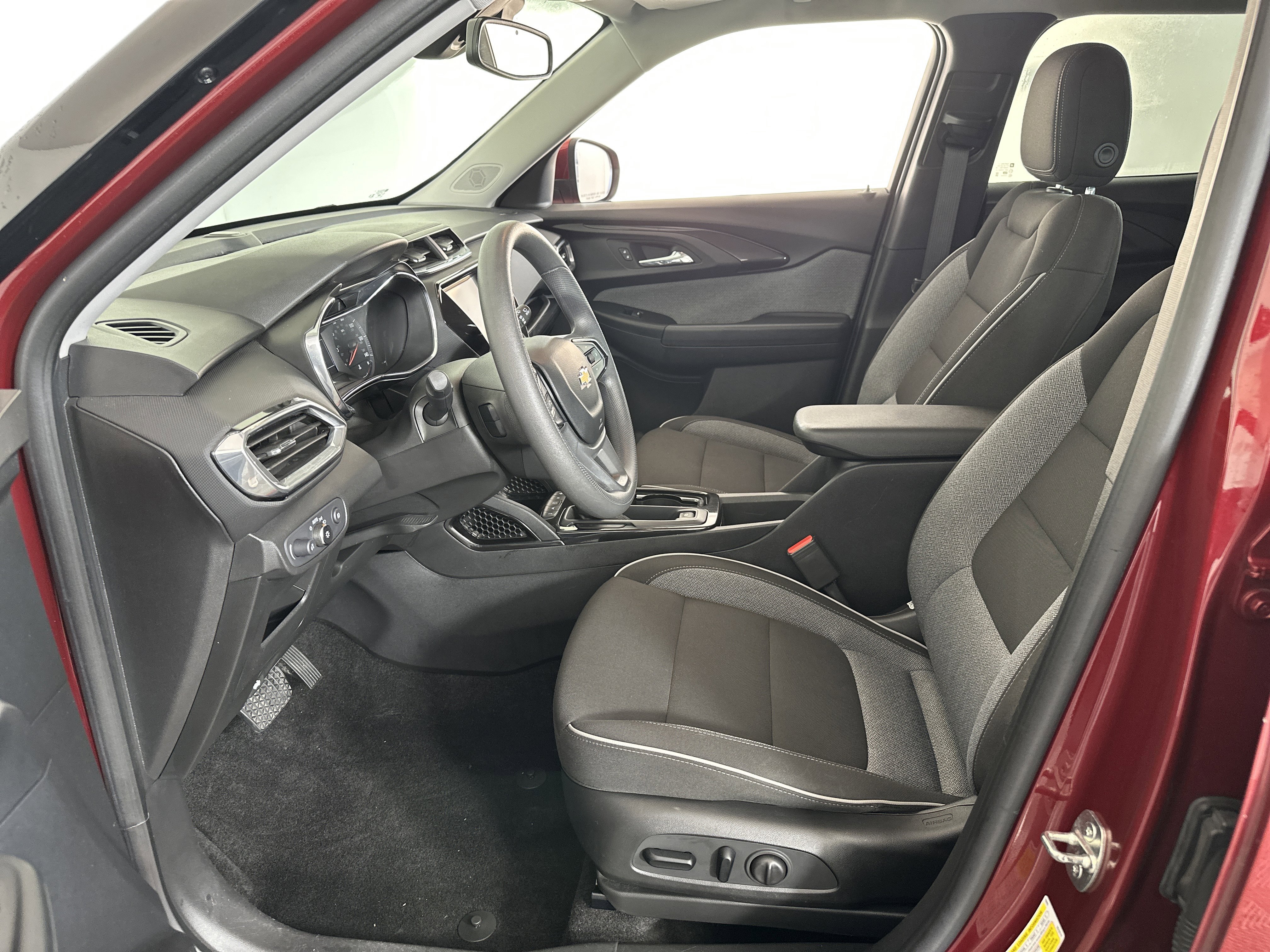 Used 2023 Chevrolet TrailBlazer LT w/ Convenience Package image 6