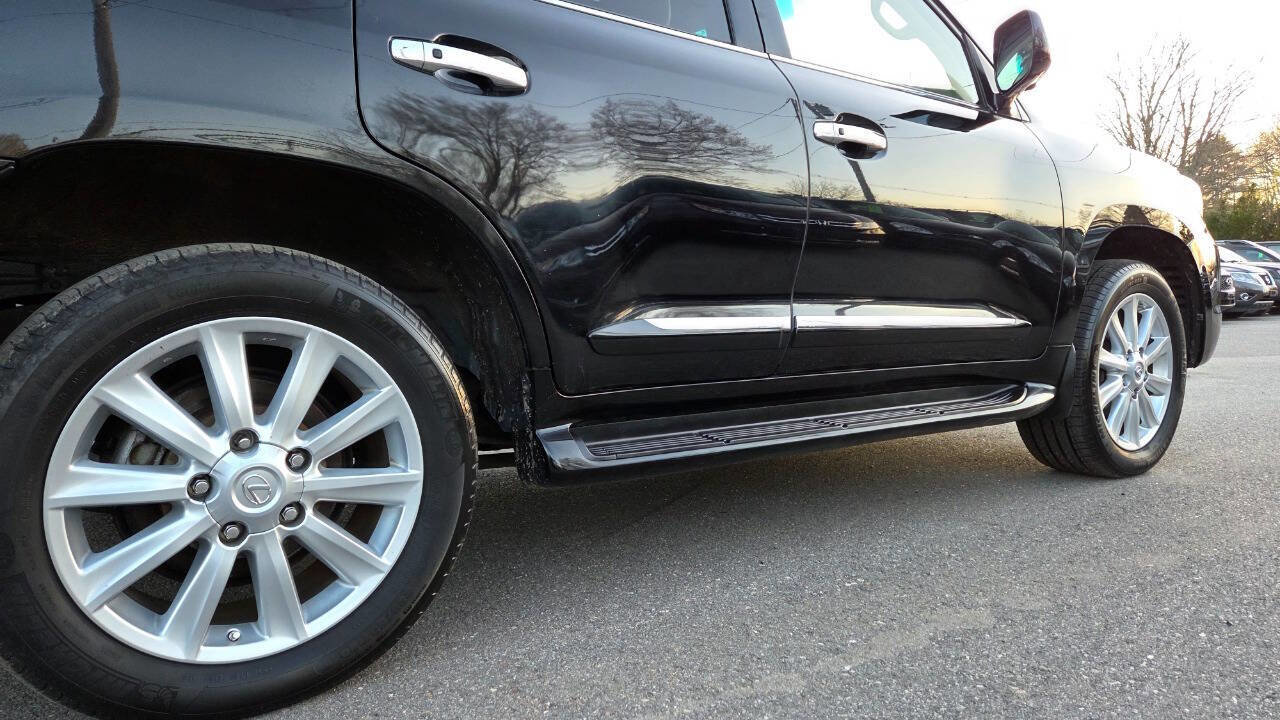 Used 2011 Lexus LX 570 4WD image 18