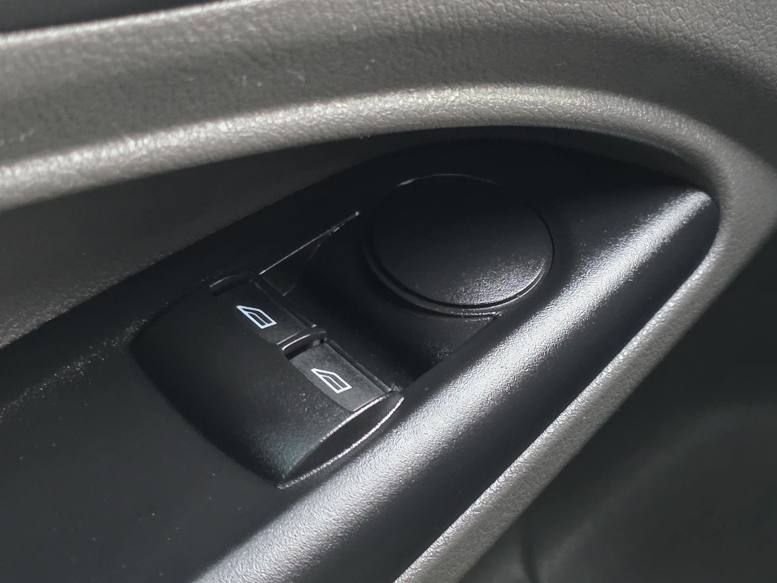 Used 2016 Ford Transit Connect XL image 9