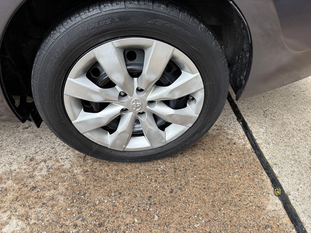 Used 2015 Toyota Corolla LE FWD image 9
