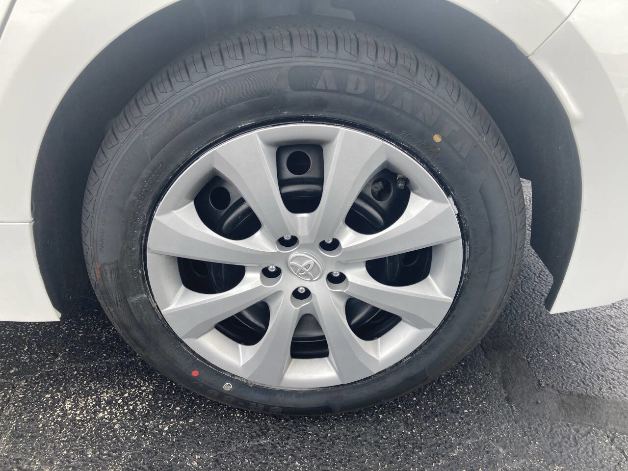 Used 2022 Toyota Corolla LE image 27