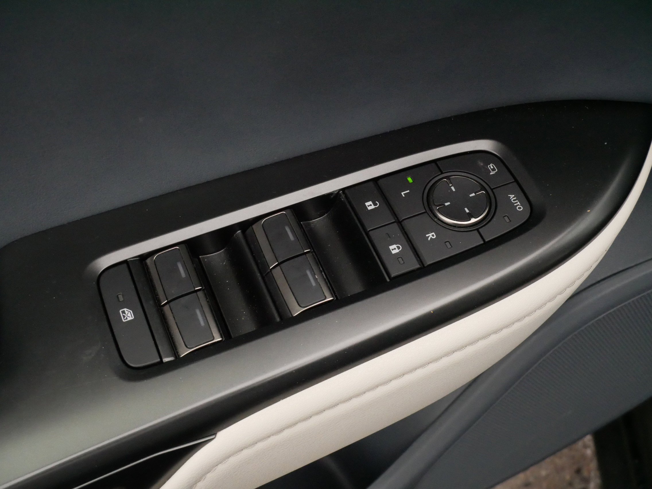 Used 2023 Lexus RZ 450e Premium w/ Technology Package image 19