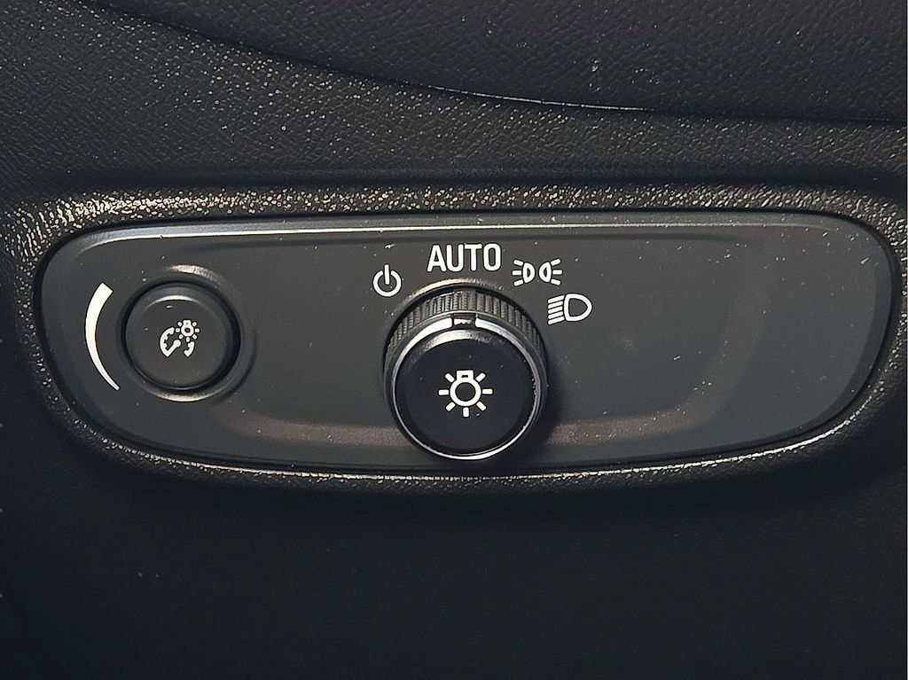 Used 2020 Chevrolet Equinox LS w/ LS Convenience Package image 17