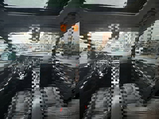 Used 2017 Volvo V60 T5 Premier w/ Convenience Package image 14