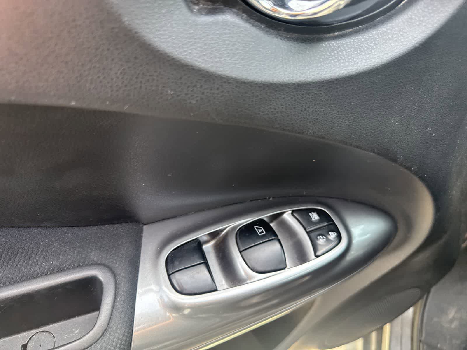 Used 2015 Nissan Juke S image 15