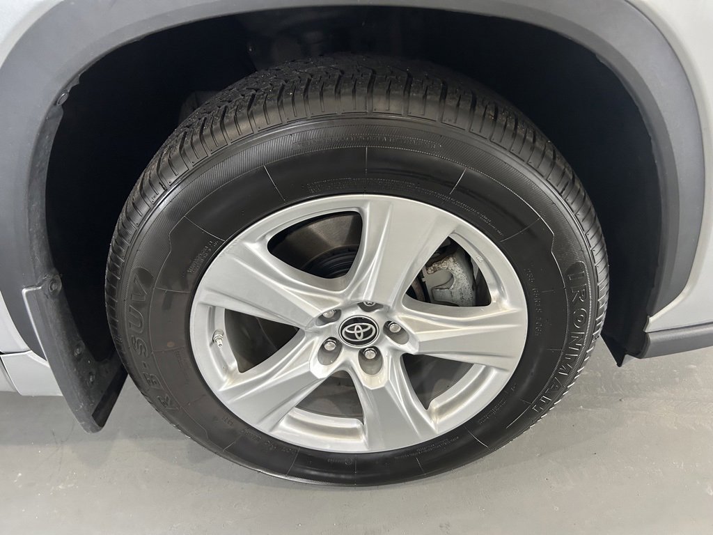 Used 2023 Toyota Highlander LE image 7