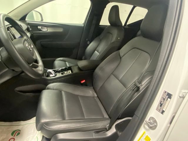 Certified 2025 Volvo XC40 B5 Plus AWD/4WD image 10