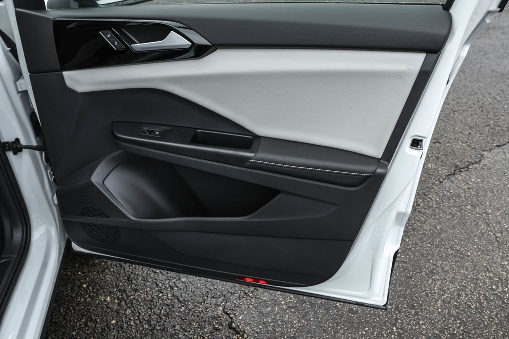 New 2026 Volkswagen Taos S image 40