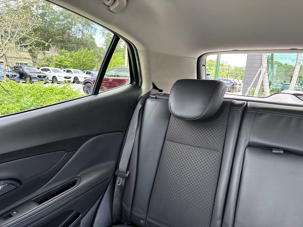 Used 2021 Buick Encore Preferred w/ Safety Package II FWD image 17