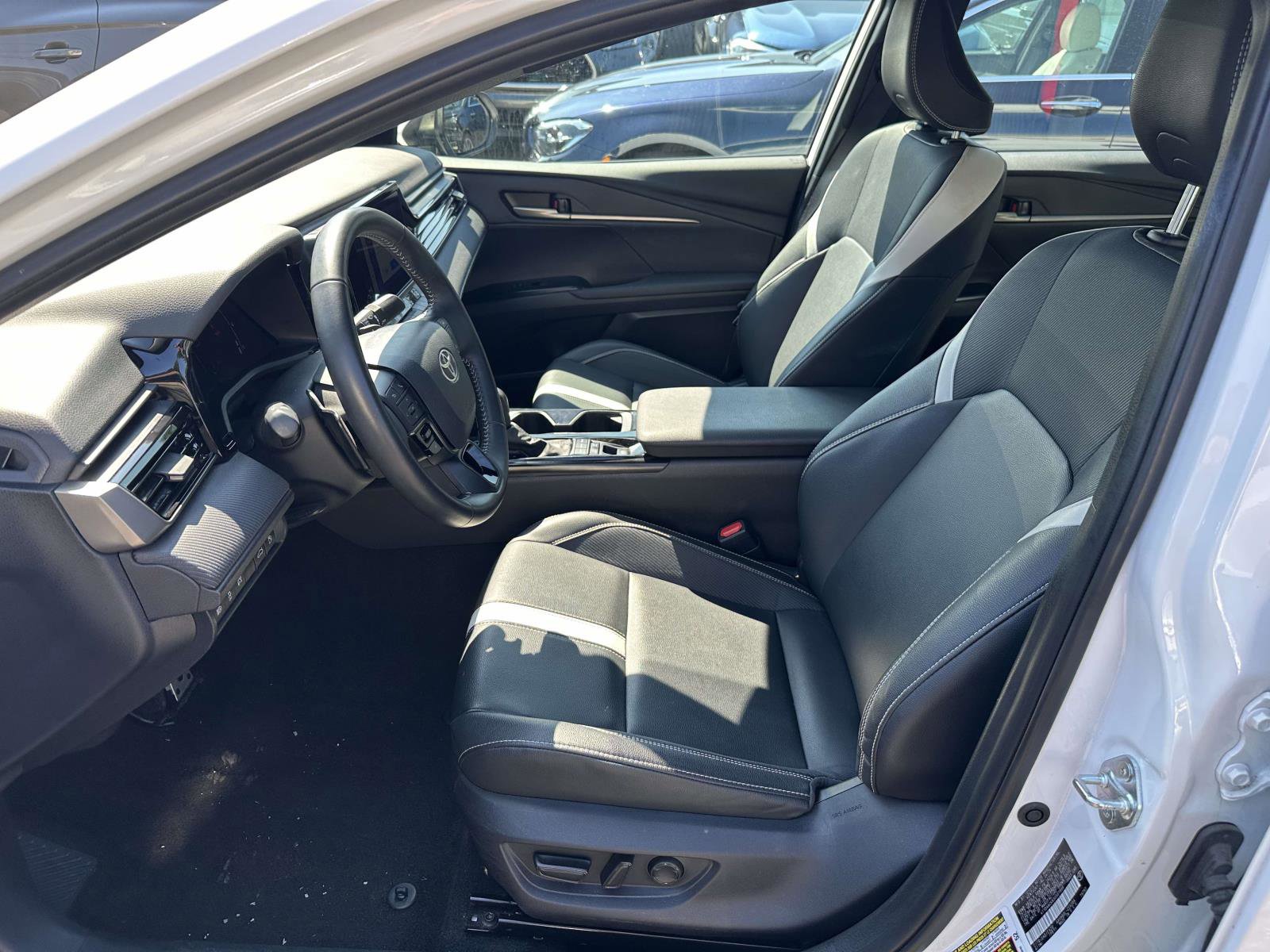 Used 2025 Toyota Camry SE image 16