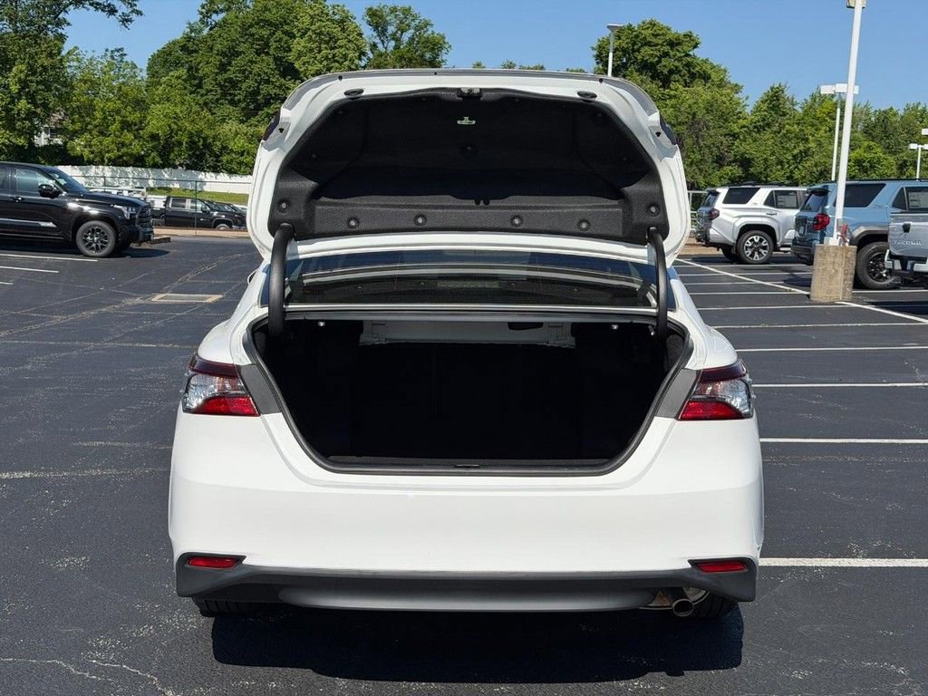 Used 2022 Toyota Camry LE FWD image 4