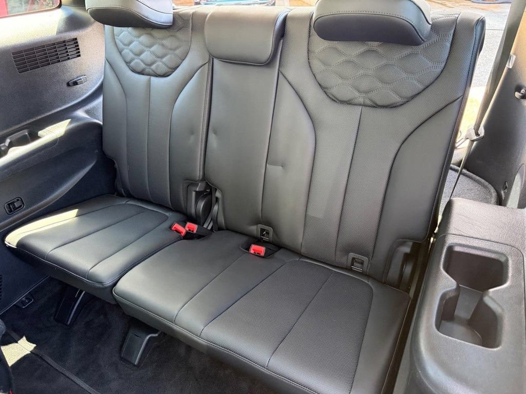 Used 2021 Hyundai Palisade Limited FWD image 8