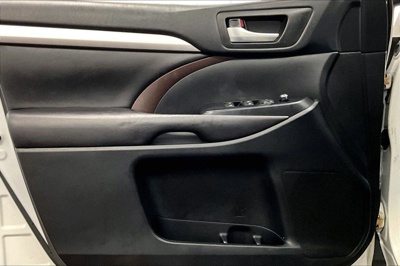 Used 2019 Toyota Highlander XLE image 22