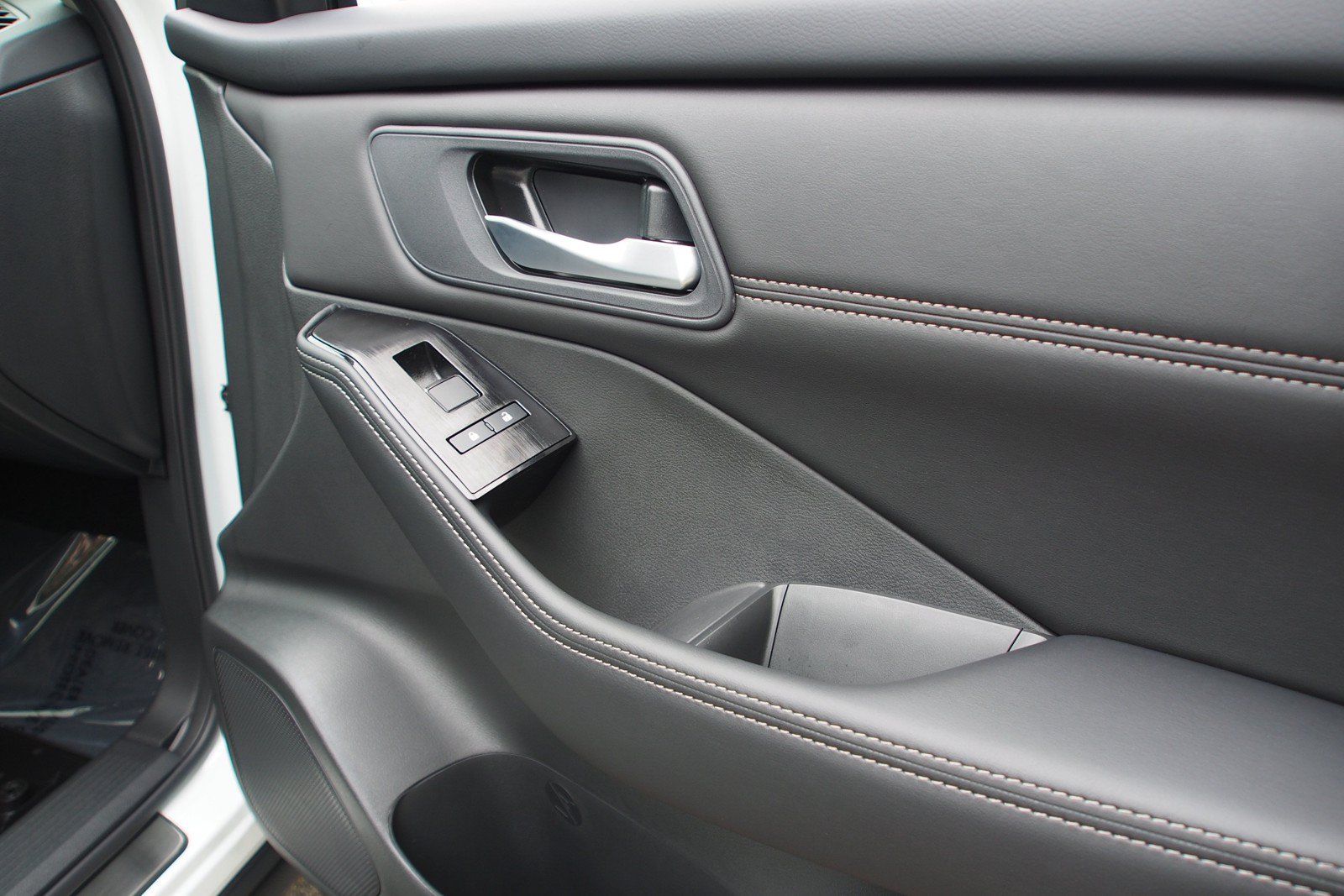 New 2026 Nissan Rogue Dark Armor FWD image 13