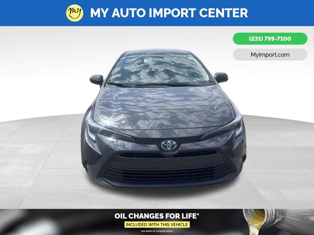 Used 2025 Toyota Corolla LE AWD/4WD image 2