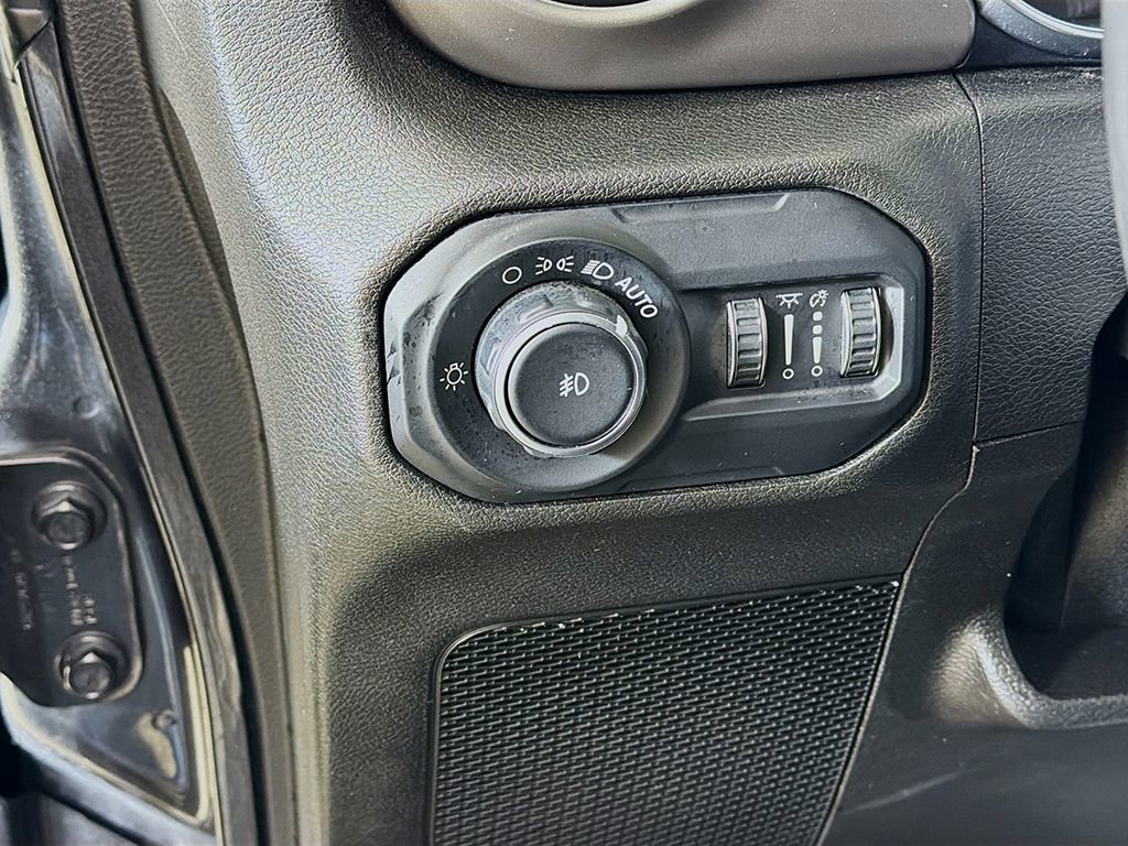 Used 2019 Jeep Wrangler Sport S image 28