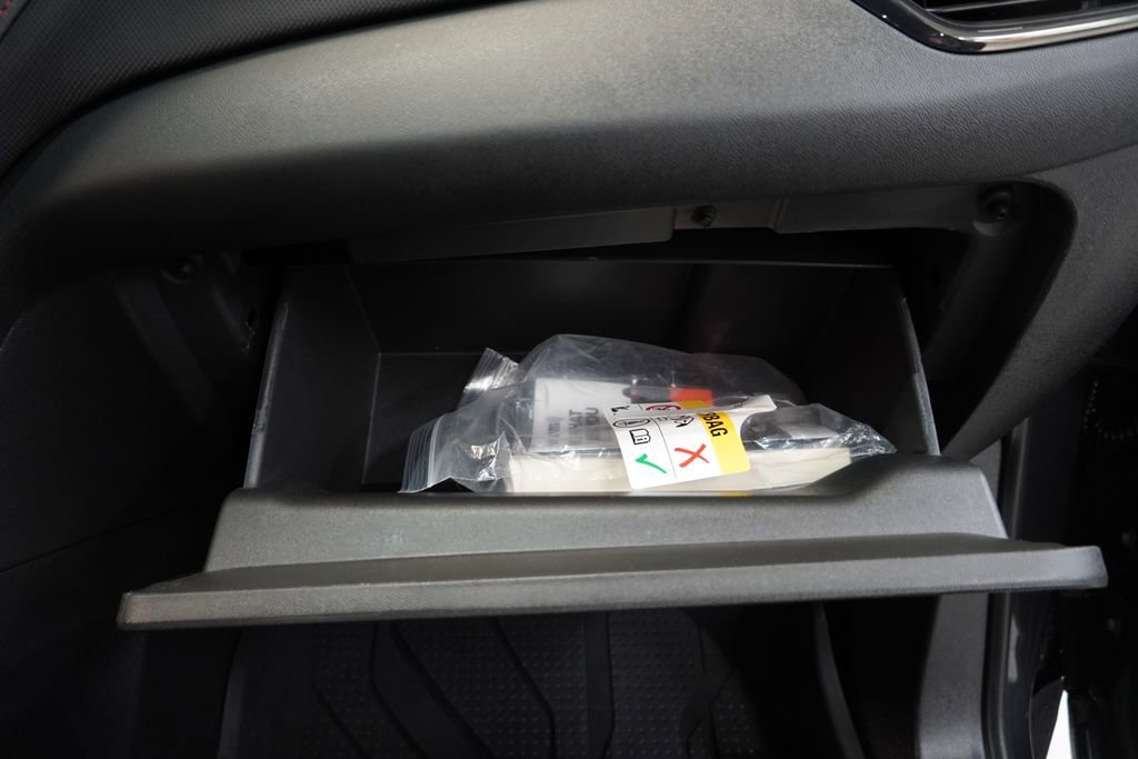 Used 2022 Chevrolet Equinox RS w/ LPO, Floor Liner Package AWD/4WD image 39