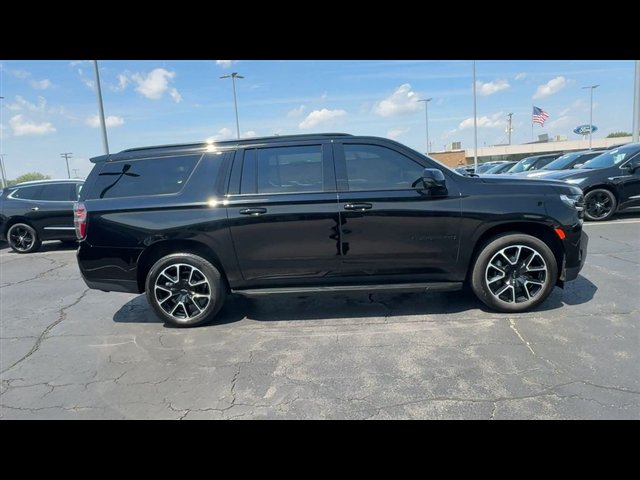 Certified 2023 Chevrolet Suburban RST w/ Luxury Package AWD/4WD image 9