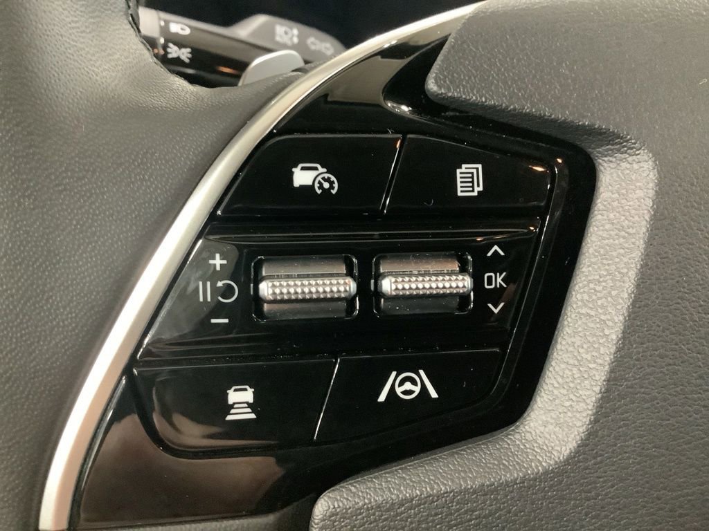 Used 2025 Kia Niro EX image 14