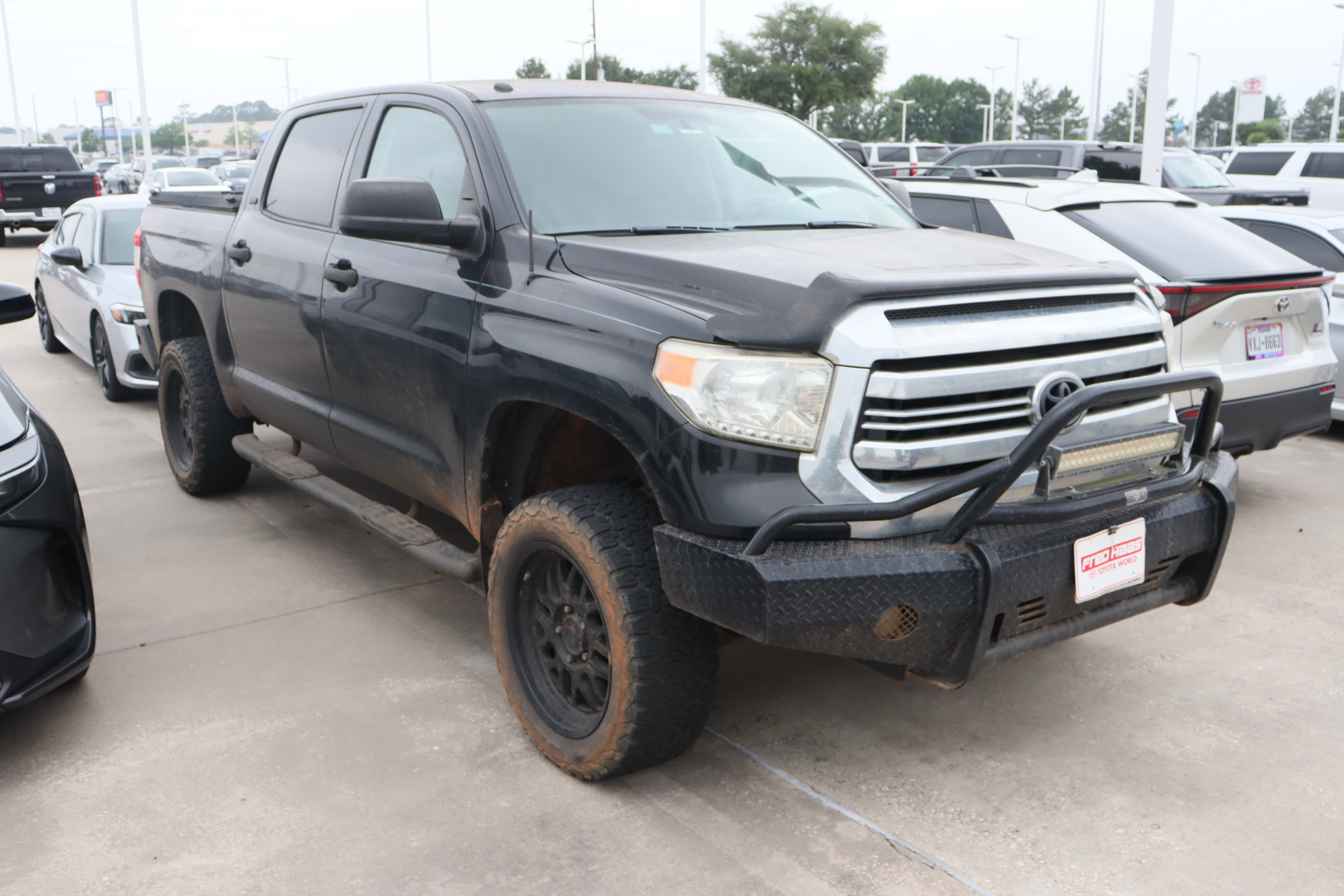 Used 2016 Toyota Tundra SR5 w/ SR5 Upgrade Package AWD/4WD image 2