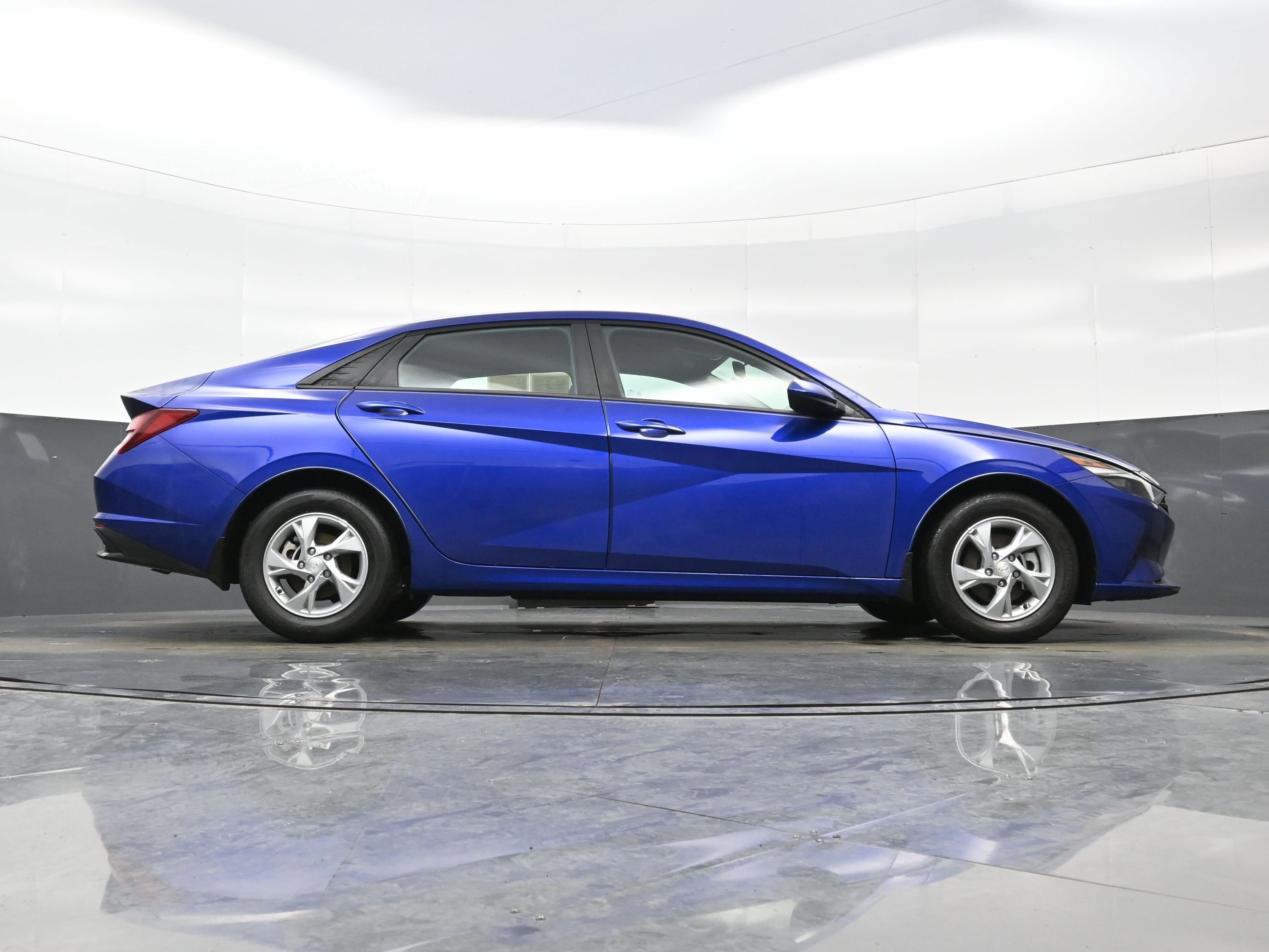 Used 2023 Hyundai Elantra SE image 29