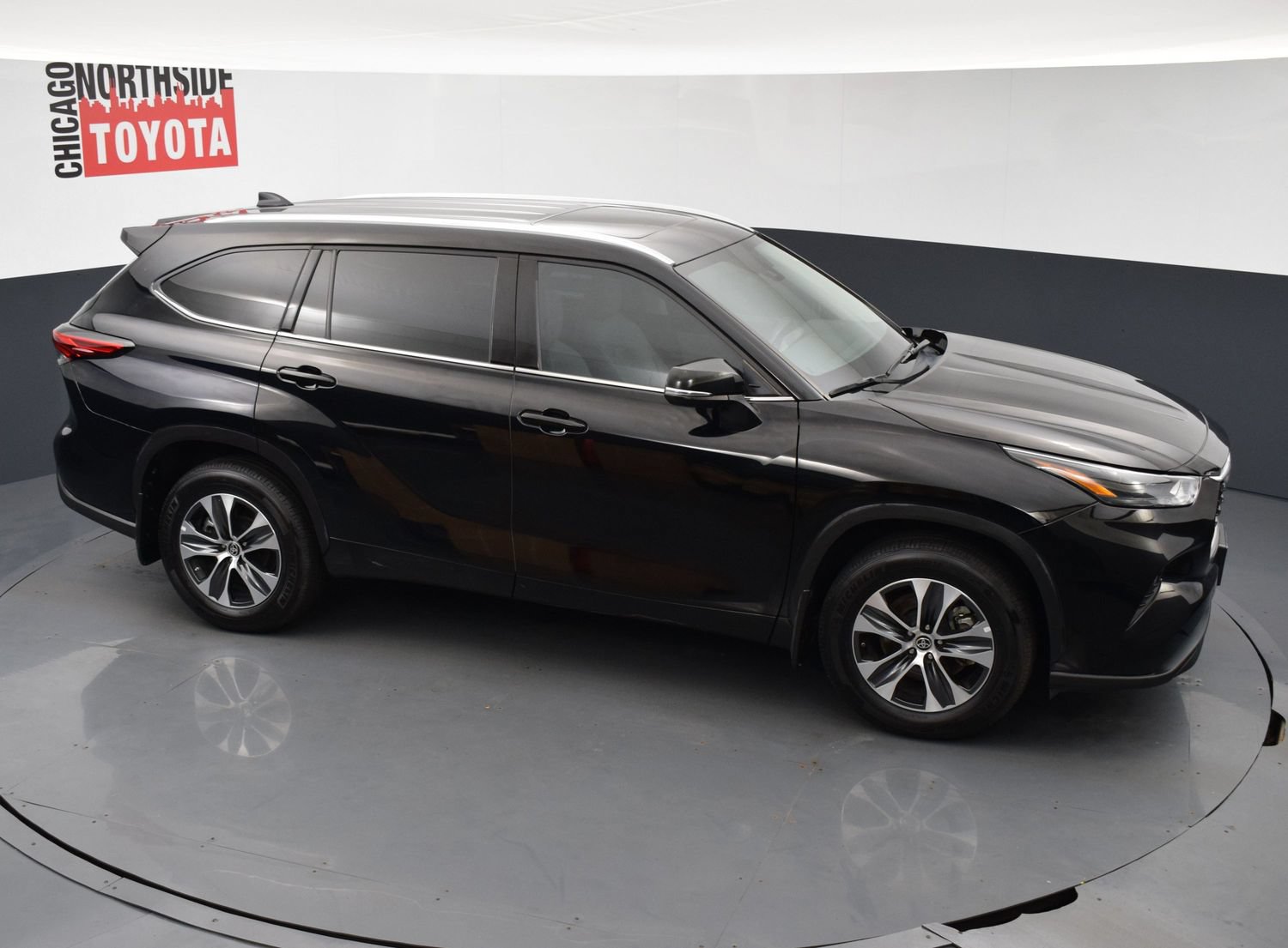 Used 2022 Toyota Highlander XLE AWD/4WD image 25
