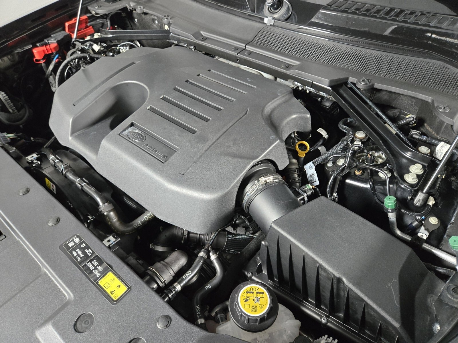 Used 2023 Land Rover Defender 130 X-Dynamic SE image 20