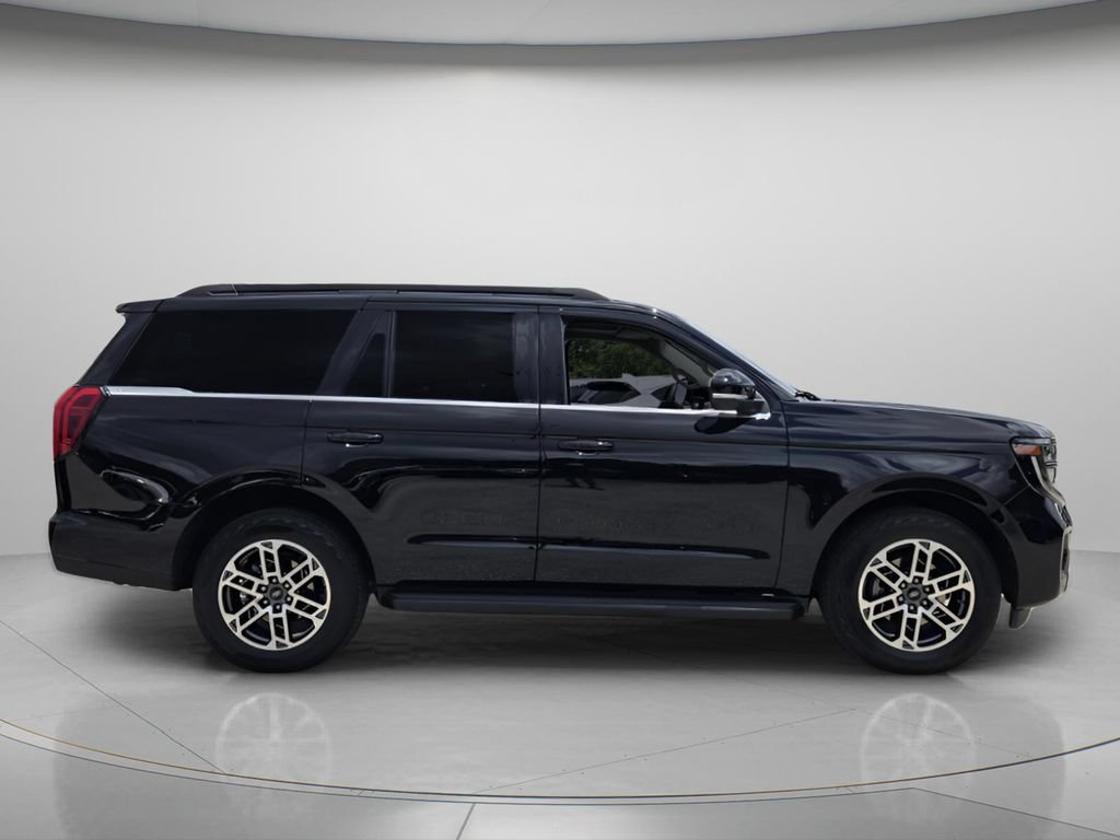 Used 2025 Ford Expedition Active AWD/4WD image 4