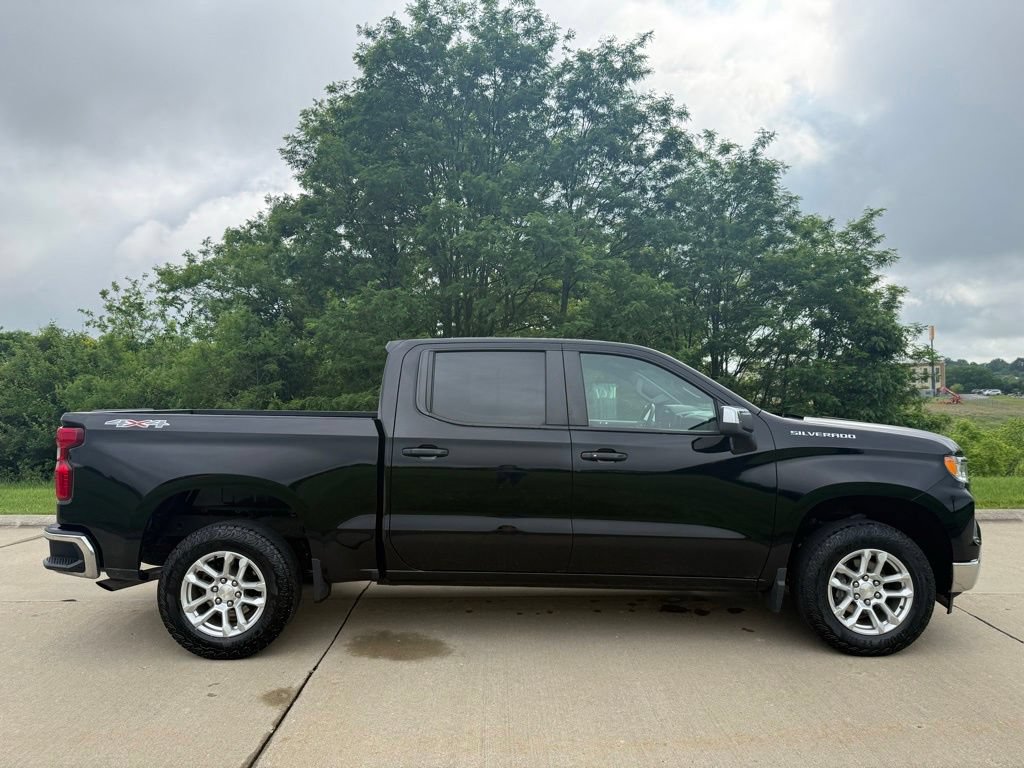 Used 2023 Chevrolet Silverado 1500 LT AWD/4WD image 2