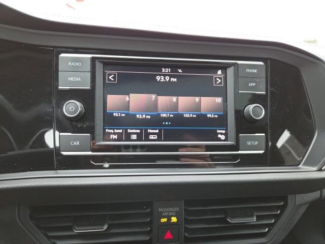 Used 2019 Volkswagen Jetta SE w/ Cold Weather Package image 14