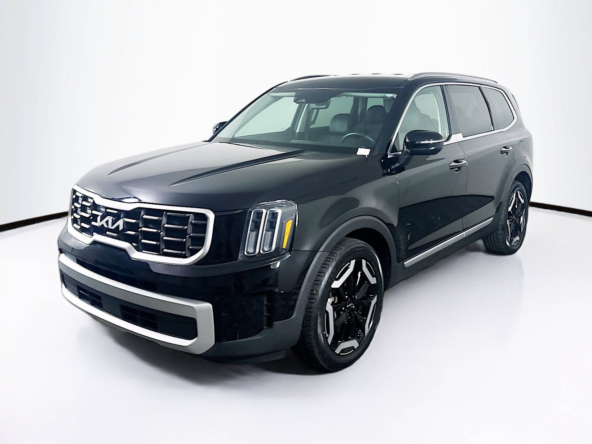 Used 2023 Kia Telluride S image 3