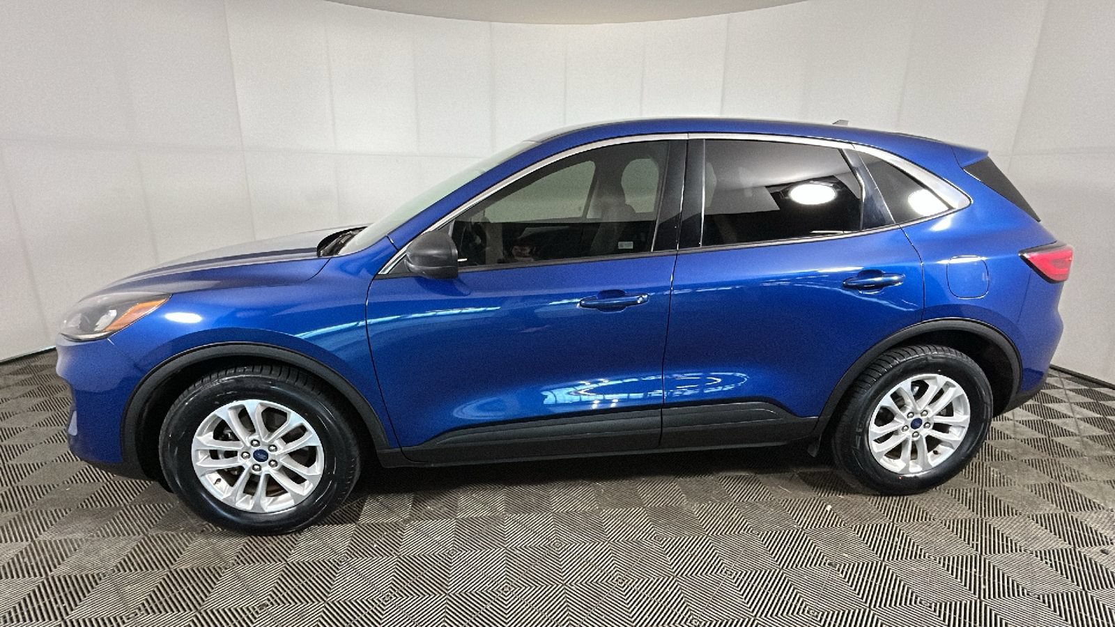Used 2022 Ford Escape SE w/ Convenience Package FWD image 6
