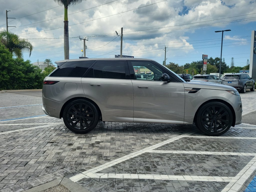New 2026 Land Rover Range Rover Sport Dynamic SE AWD/4WD image 6