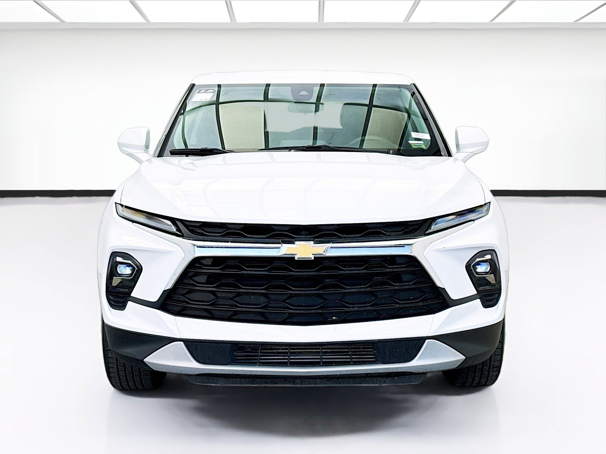 Used 2025 Chevrolet Blazer LT FWD image 2