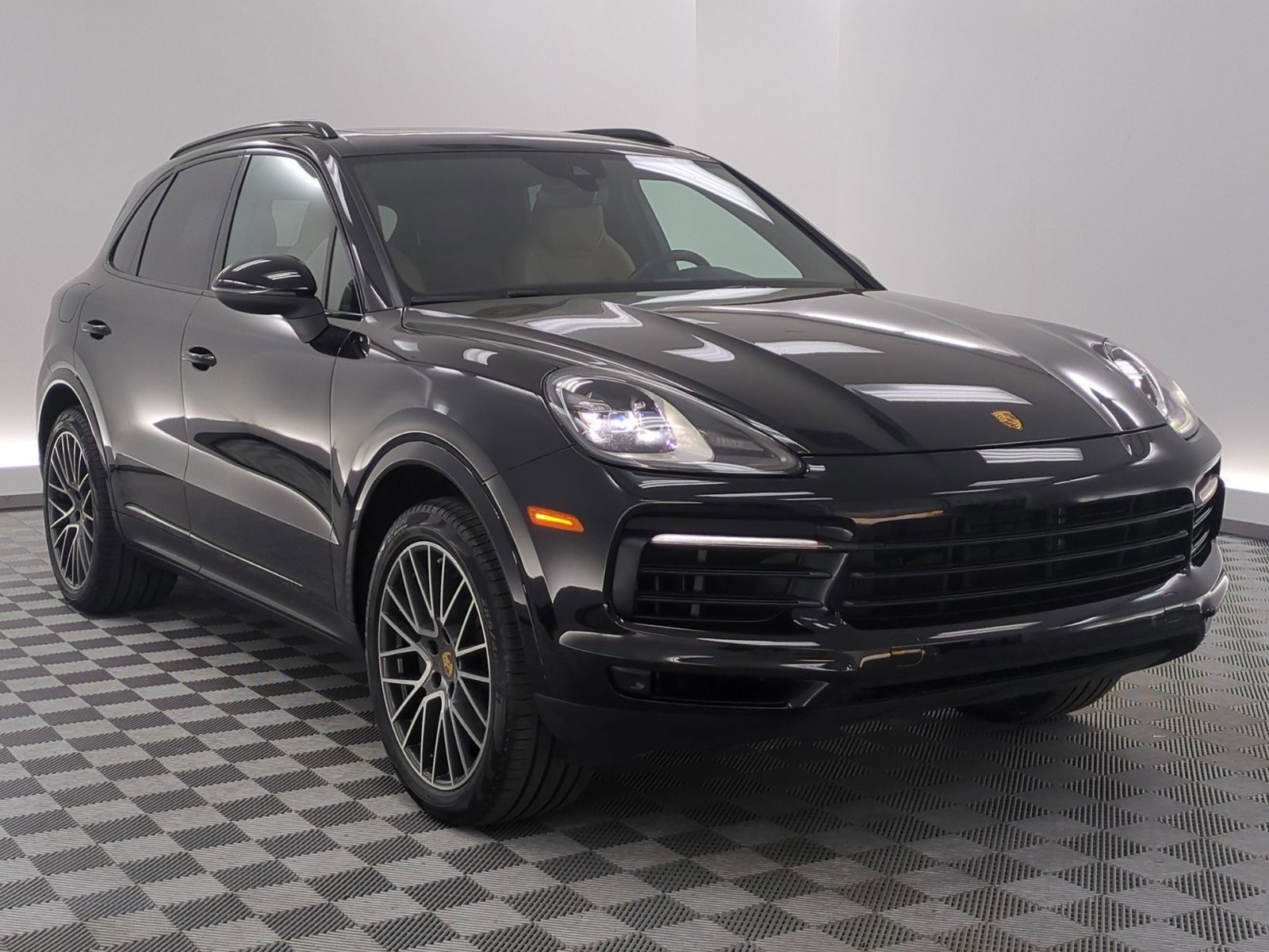 Certified 2023 Porsche Cayenne Platinum Edition image 7