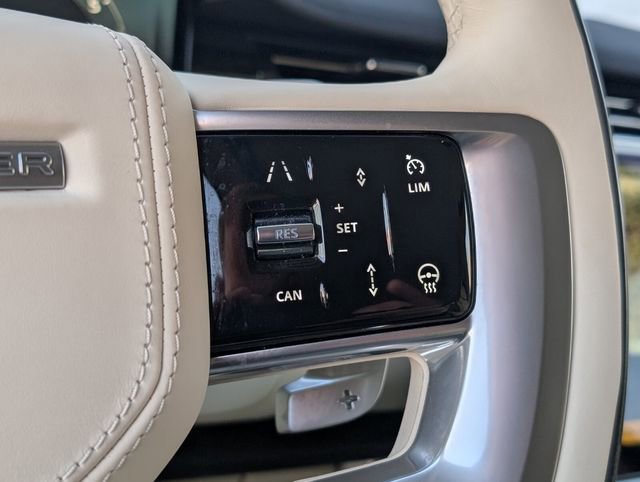 Used 2023 Land Rover Range Rover SE image 20