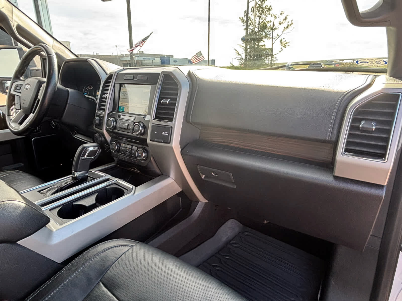 Used 2017 Ford F150 Lariat w/ Equipment Group 501A Mid RWD image 11